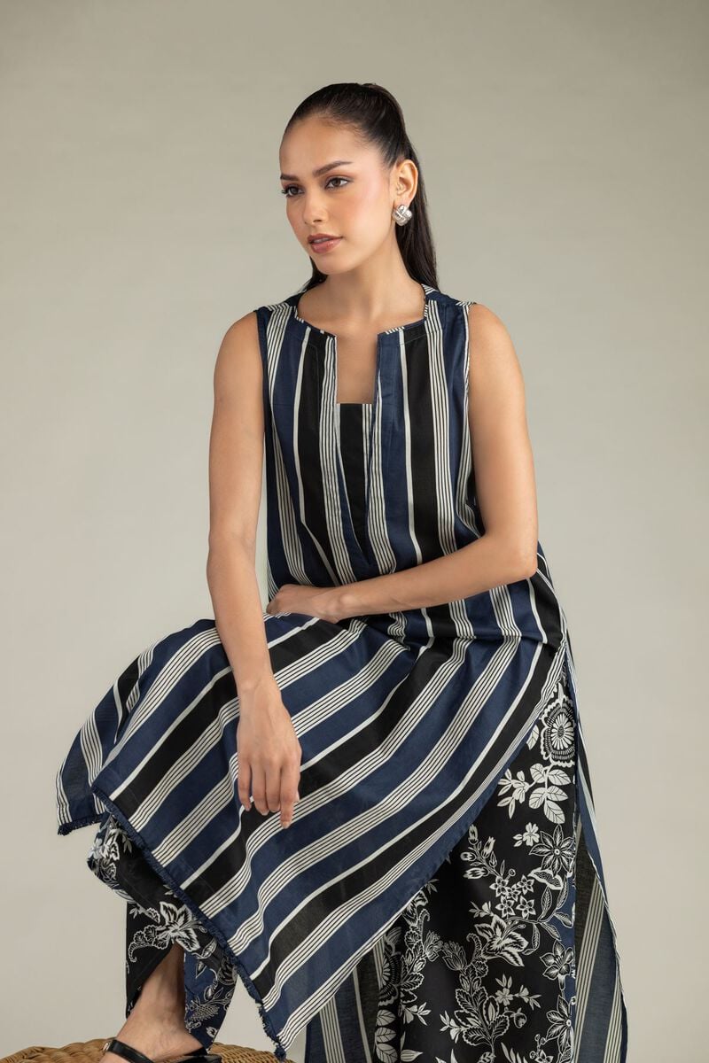 https://us.khaadi.com/dw/image/v2/BJTG_PRD/on/demandware.static/-/Sites-khaadi-master-catalog/default/dw02f7c353/images/hi-res/1-26-250-a-g1_multi_1.jpg?sw=800&sh=1200