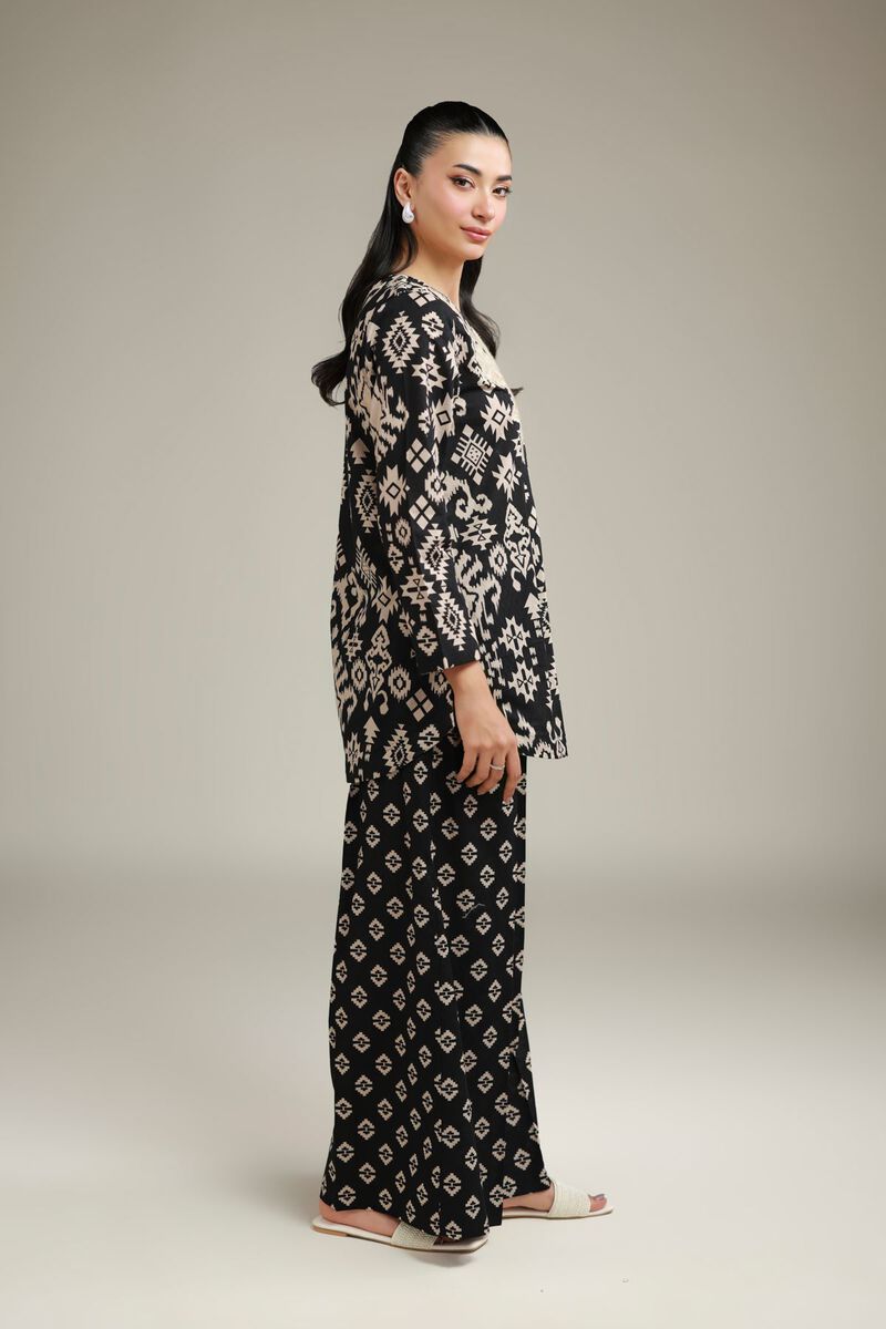 https://us.khaadi.com/dw/image/v2/BJTG_PRD/on/demandware.static/-/Sites-khaadi-master-catalog/default/dw0661ec58/images/hi-res/1-26-132-b-f_multi_1.jpg?sw=800&sh=1200