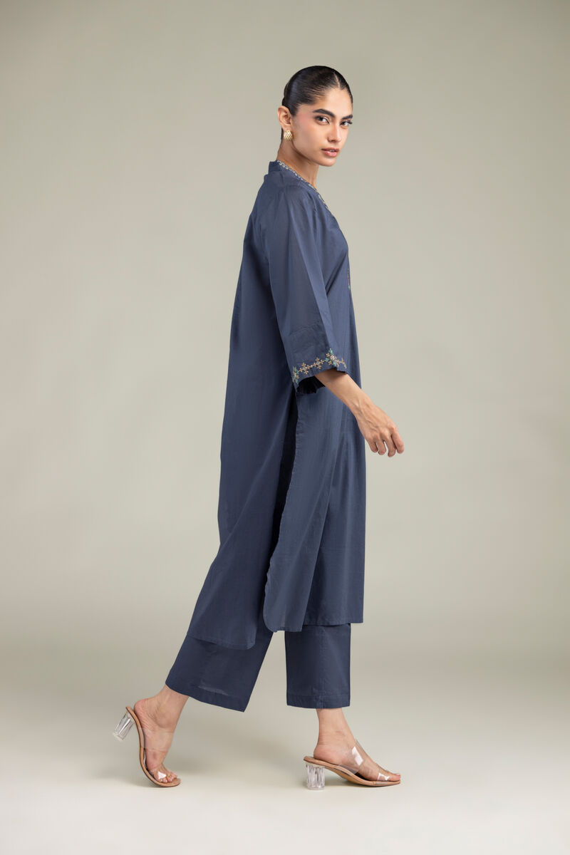 https://us.khaadi.com/dw/image/v2/BJTG_PRD/on/demandware.static/-/Sites-khaadi-master-catalog/default/dw070bd194/images/hi-res/b1-2-26-106-b-e_multi_1.jpg?sw=800&sh=1200