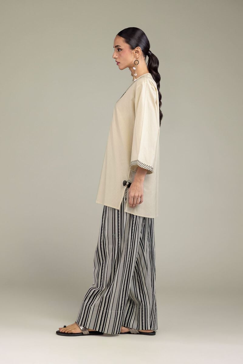 https://us.khaadi.com/dw/image/v2/BJTG_PRD/on/demandware.static/-/Sites-khaadi-master-catalog/default/dw087accc0/images/hi-res/1-26-210-b-h1_multi_1.jpg?sw=800&sh=1200