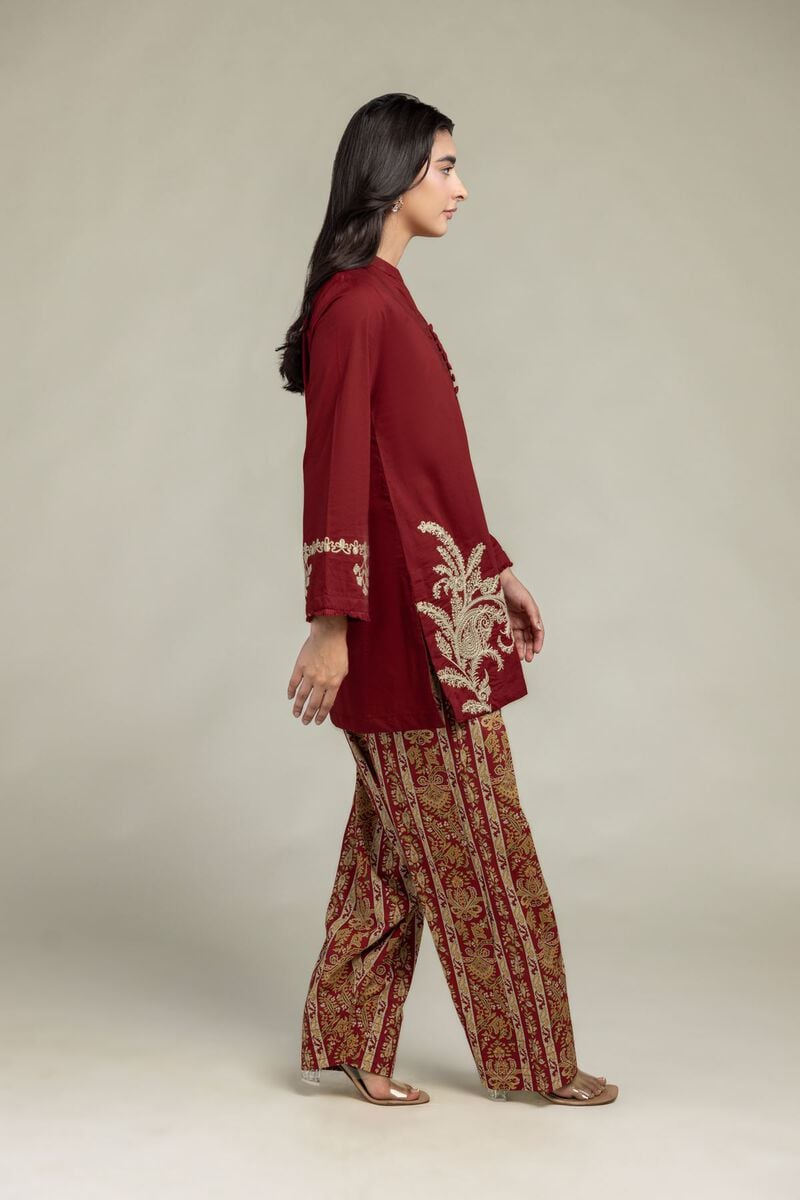 https://us.khaadi.com/dw/image/v2/BJTG_PRD/on/demandware.static/-/Sites-khaadi-master-catalog/default/dw0b2ef471/images/hi-res/1-26-321-b-d1_multi_1.jpg?sw=800&sh=1200