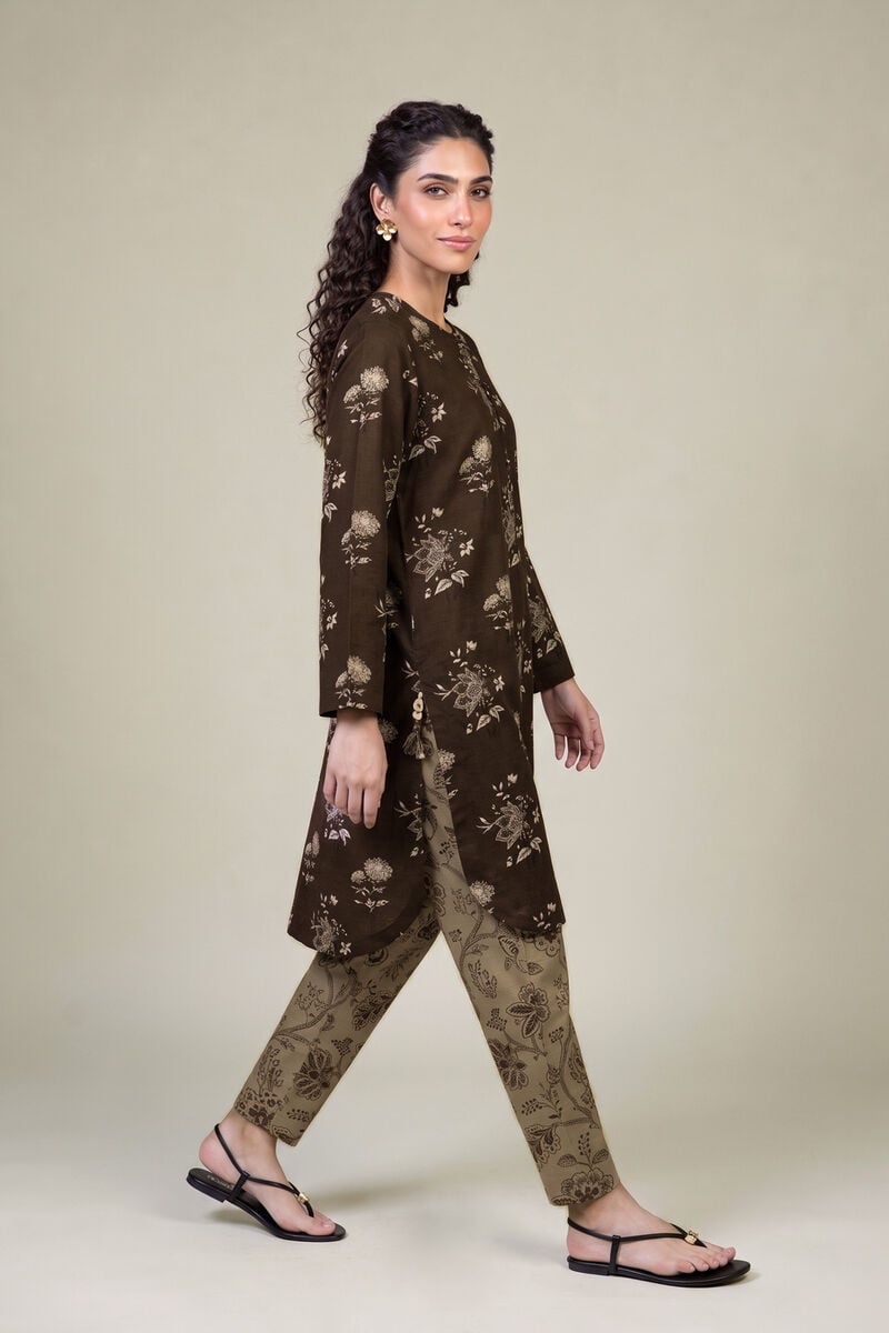https://us.khaadi.com/dw/image/v2/BJTG_PRD/on/demandware.static/-/Sites-khaadi-master-catalog/default/dw0b720bc3/images/hi-res/1-26-415-b-f1_multi_1.jpg?sw=800&sh=1200