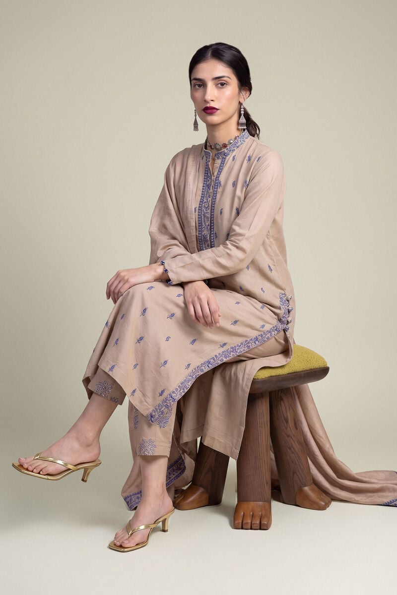 https://us.khaadi.com/dw/image/v2/BJTG_PRD/on/demandware.static/-/Sites-khaadi-master-catalog/default/dw10ca48f2/images/hi-res/1-26-335-a-h1_multi_1.jpg?sw=800&sh=1200