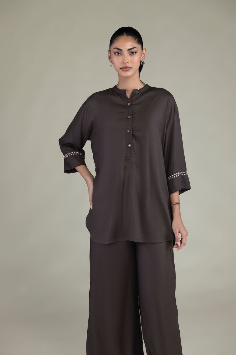 https://us.khaadi.com/dw/image/v2/BJTG_PRD/on/demandware.static/-/Sites-khaadi-master-catalog/default/dw11069be5/images/hi-res/6-26-207-a-h1_multi_1.jpg?sw=800&sh=1200