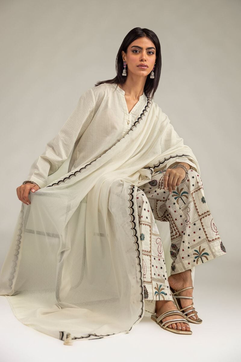 https://us.khaadi.com/dw/image/v2/BJTG_PRD/on/demandware.static/-/Sites-khaadi-master-catalog/default/dw1154b75a/images/hi-res/r-1-26-134-c-h_multi_1.jpg?sw=800&sh=1200