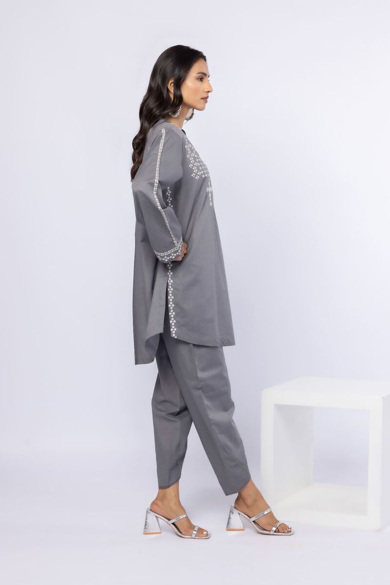 https://us.khaadi.com/dw/image/v2/BJTG_PRD/on/demandware.static/-/Sites-khaadi-master-catalog/default/dw11995b0a/images/hi-res/25-09-9s2-02ba_multi_1.jpg?sw=800&sh=1200