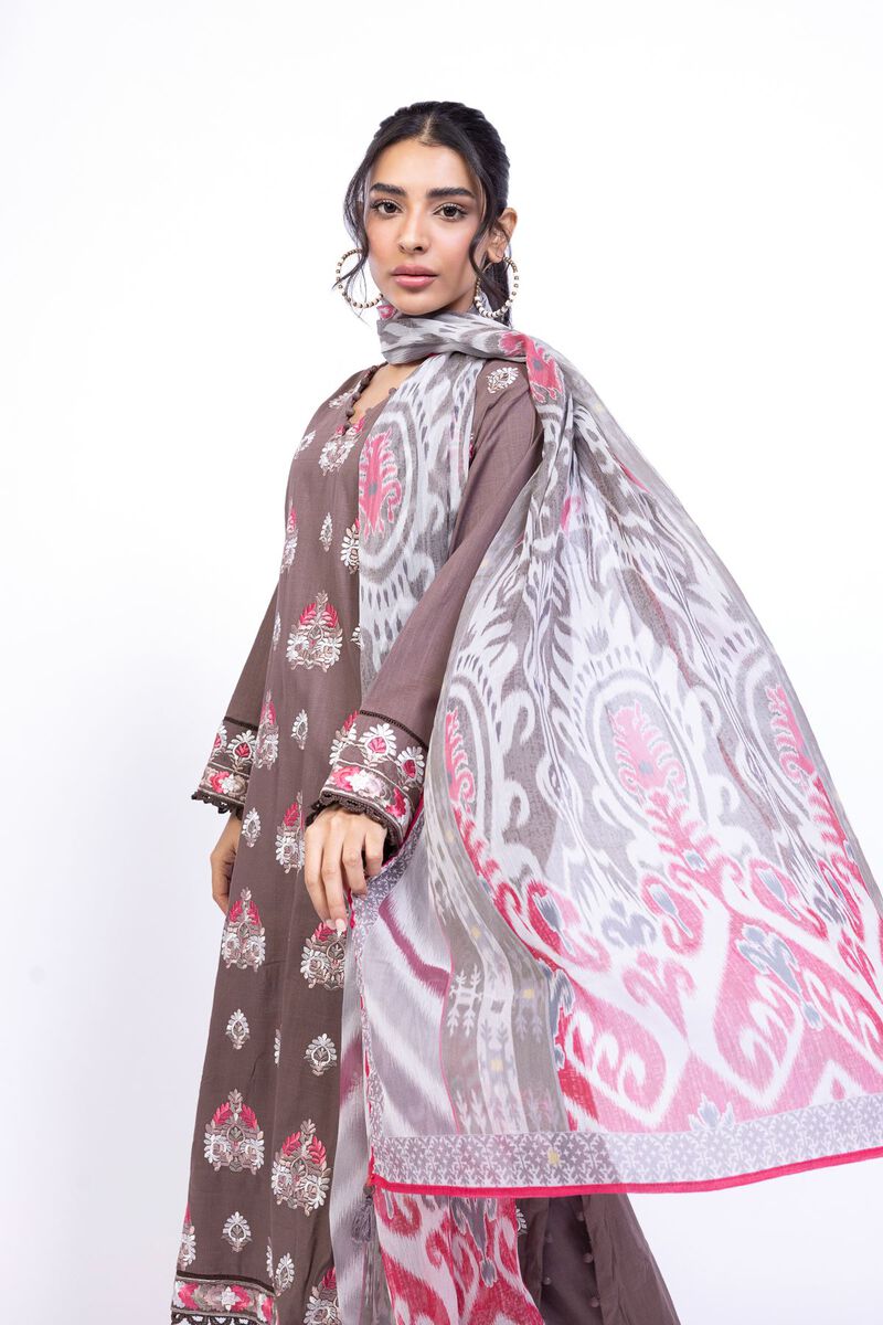 https://us.khaadi.com/dw/image/v2/BJTG_PRD/on/demandware.static/-/Sites-khaadi-master-catalog/default/dw14a2a5ff/images/hi-res/ch240817bc_multi_1.jpg?sw=800&sh=1200
