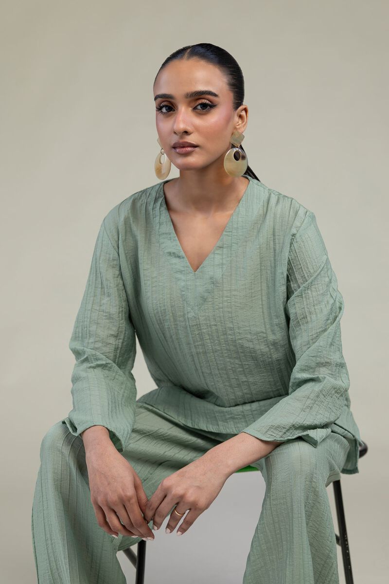 https://us.khaadi.com/dw/image/v2/BJTG_PRD/on/demandware.static/-/Sites-khaadi-master-catalog/default/dw176774e2/images/hi-res/14-26-304-a-c1_multi_1.jpg?sw=800&sh=1200
