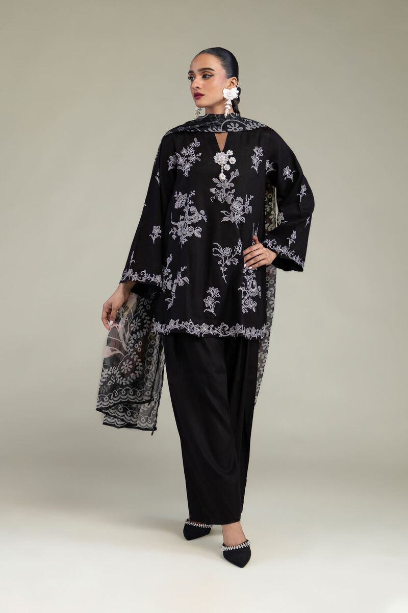 https://us.khaadi.com/dw/image/v2/BJTG_PRD/on/demandware.static/-/Sites-khaadi-master-catalog/default/dw18253b24/images/hi-res/2-26-304-b-f1_multi_1.jpg?sw=800&sh=1200