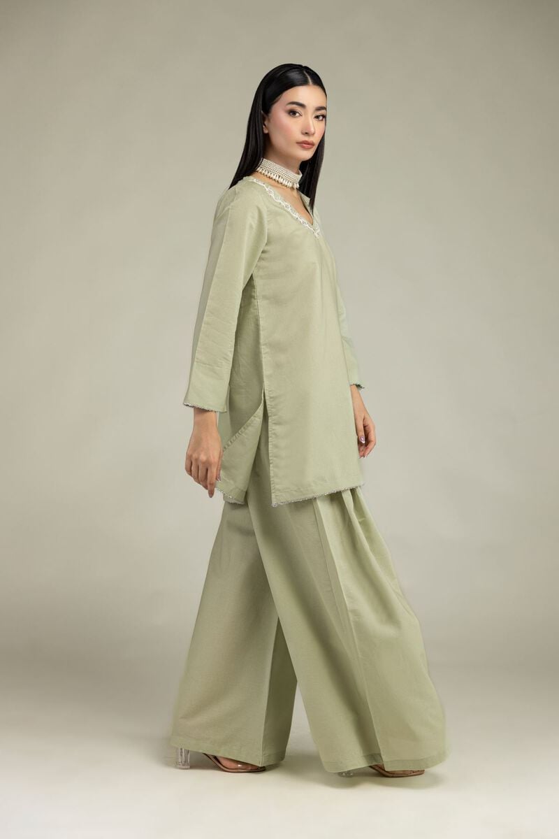 https://us.khaadi.com/dw/image/v2/BJTG_PRD/on/demandware.static/-/Sites-khaadi-master-catalog/default/dw19b1323d/images/hi-res/8-26-206-b-a1_multi_1.jpg?sw=800&sh=1200