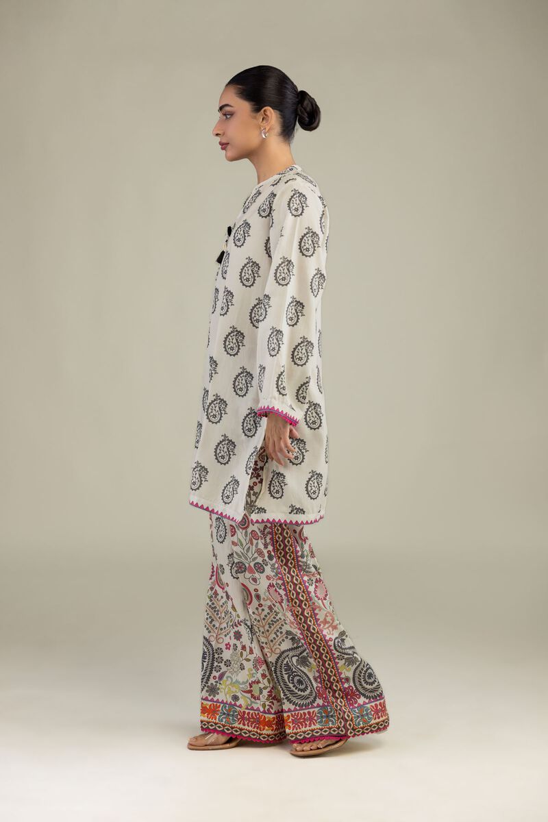 https://us.khaadi.com/dw/image/v2/BJTG_PRD/on/demandware.static/-/Sites-khaadi-master-catalog/default/dw1aed3eec/images/hi-res/1-26-246-b-a2_multi_1.jpg?sw=800&sh=1200