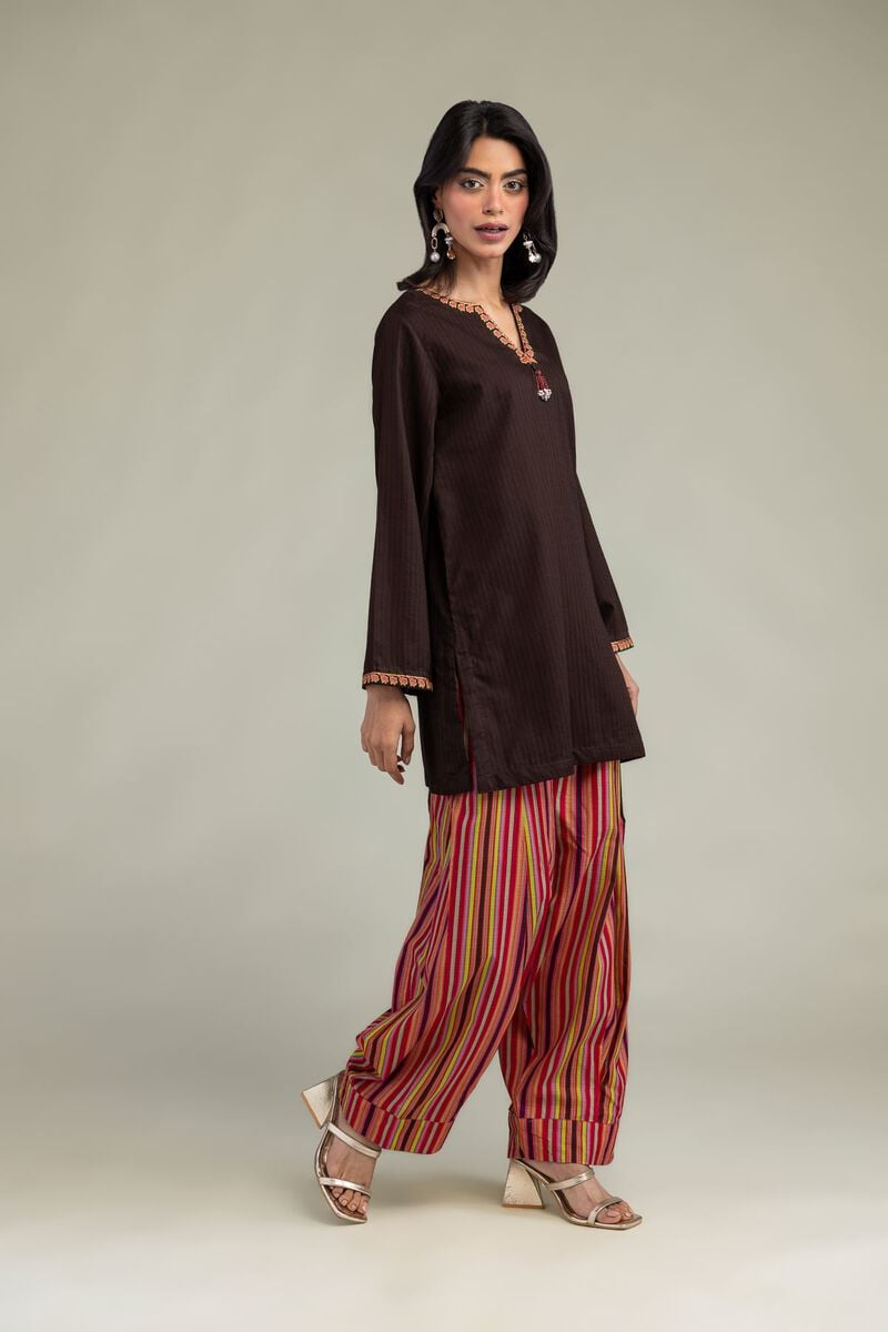 https://us.khaadi.com/dw/image/v2/BJTG_PRD/on/demandware.static/-/Sites-khaadi-master-catalog/default/dw1b6658e9/images/hi-res/r-1-26-137-b-b_multi_1.jpg?sw=800&sh=1200