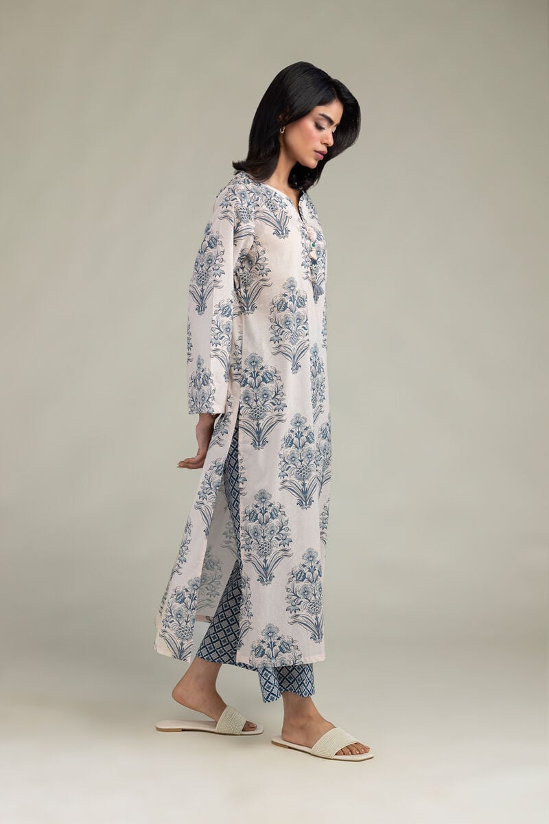https://us.khaadi.com/dw/image/v2/BJTG_PRD/on/demandware.static/-/Sites-khaadi-master-catalog/default/dw1c0f2925/images/hi-res/1-26-317-b-i2_multi_1.jpg?sw=800&sh=1200