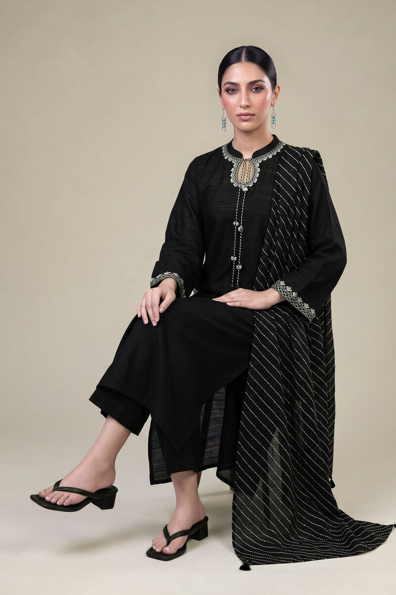 https://us.khaadi.com/dw/image/v2/BJTG_PRD/on/demandware.static/-/Sites-khaadi-master-catalog/default/dw1e4326a9/images/hi-res/1-26-457-c-c2_multi_1.jpg?sw=800&sh=1200