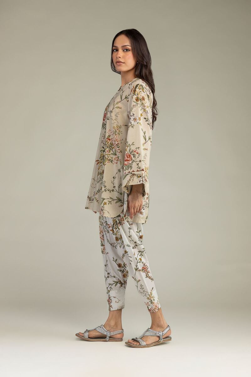 https://us.khaadi.com/dw/image/v2/BJTG_PRD/on/demandware.static/-/Sites-khaadi-master-catalog/default/dw1e6e96ba/images/hi-res/1-26-252-b-b2_multi_1.jpg?sw=800&sh=1200