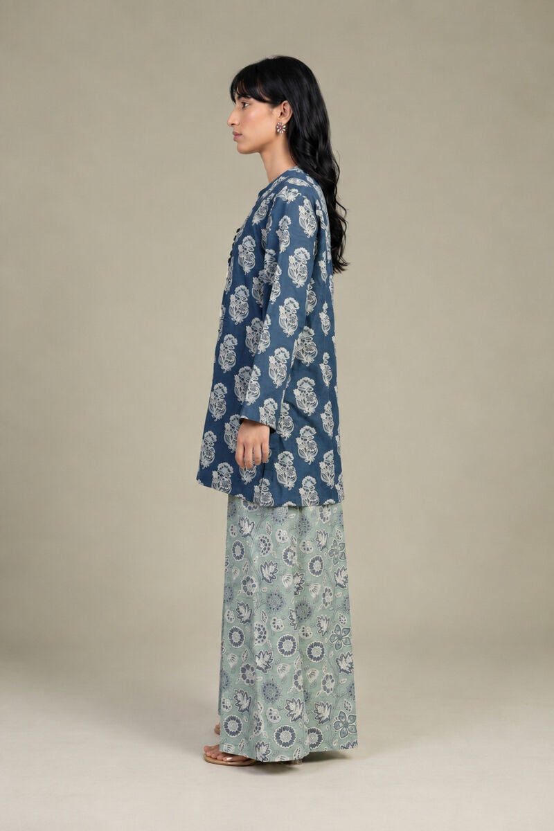 https://us.khaadi.com/dw/image/v2/BJTG_PRD/on/demandware.static/-/Sites-khaadi-master-catalog/default/dw1e73caf8/images/hi-res/1-26-452-b-j1_multi_1.jpg?sw=800&sh=1200