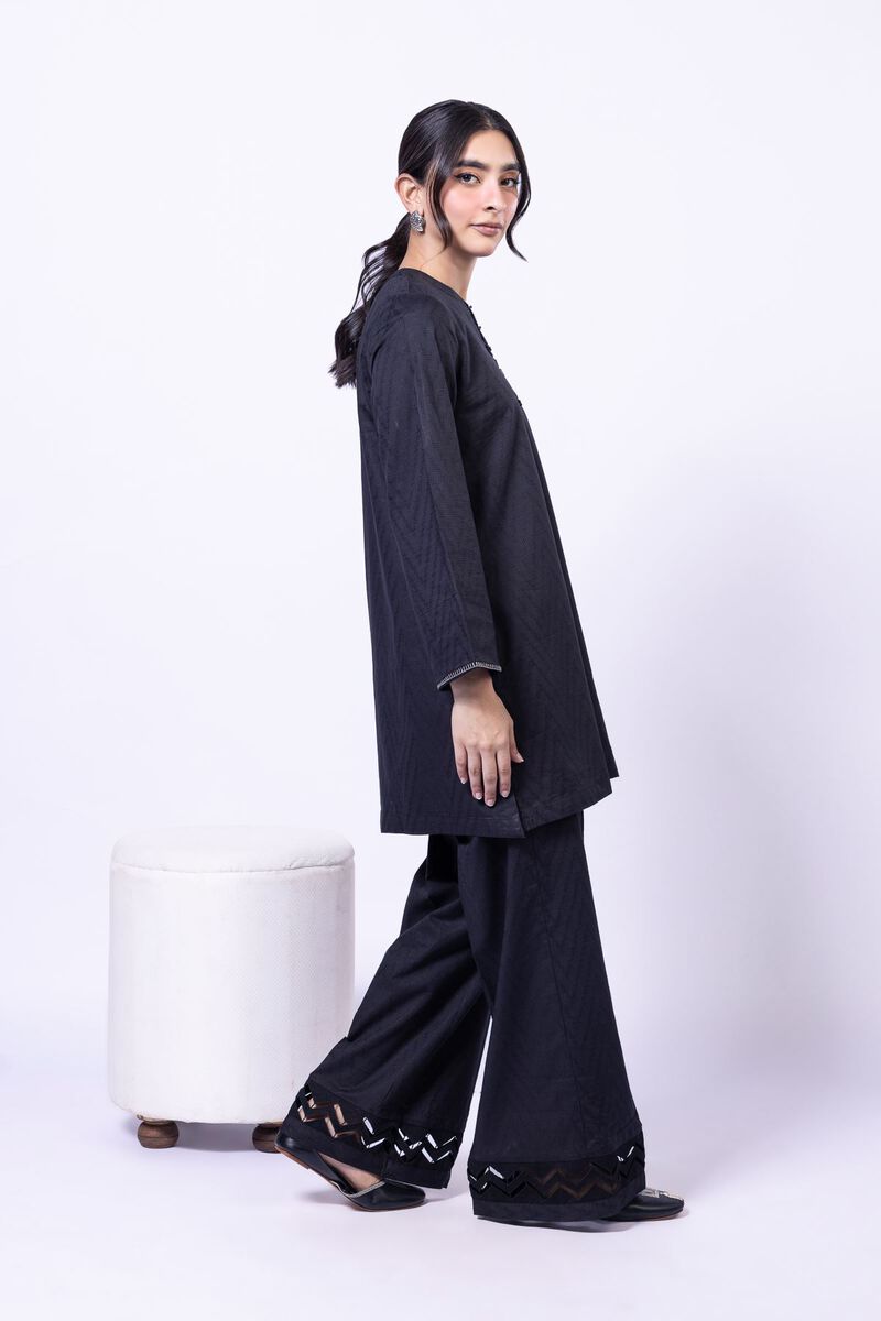 https://us.khaadi.com/dw/image/v2/BJTG_PRD/on/demandware.static/-/Sites-khaadi-master-catalog/default/dw22b5de73/images/hi-res/otd4-ex28-02ba_multi_1.jpg?sw=800&sh=1200