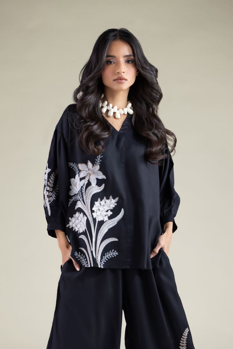 https://us.khaadi.com/dw/image/v2/BJTG_PRD/on/demandware.static/-/Sites-khaadi-master-catalog/default/dw23a12e2d/images/hi-res/6-26-105-a-g_multi_1.jpg?sw=800&sh=1200