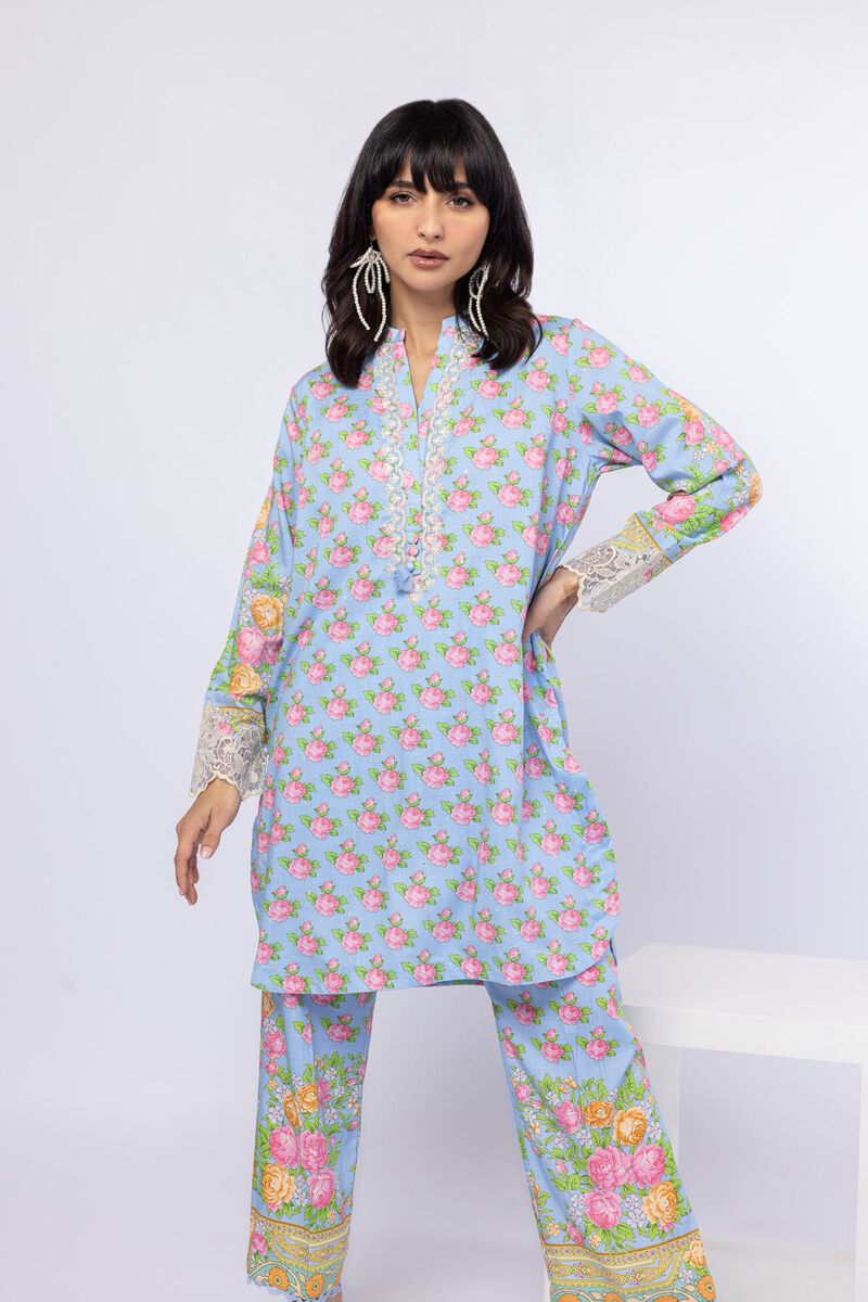 https://us.khaadi.com/dw/image/v2/BJTG_PRD/on/demandware.static/-/Sites-khaadi-master-catalog/default/dw2448af61/images/hi-res/25-05s23-06tb_multi_1.jpg?sw=800&sh=1200