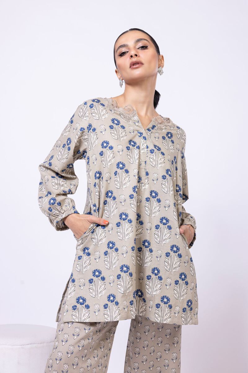 https://us.khaadi.com/dw/image/v2/BJTG_PRD/on/demandware.static/-/Sites-khaadi-master-catalog/default/dw255a3a28/images/hi-res/otd4-ex22-09ta_multi_1.jpg?sw=800&sh=1200