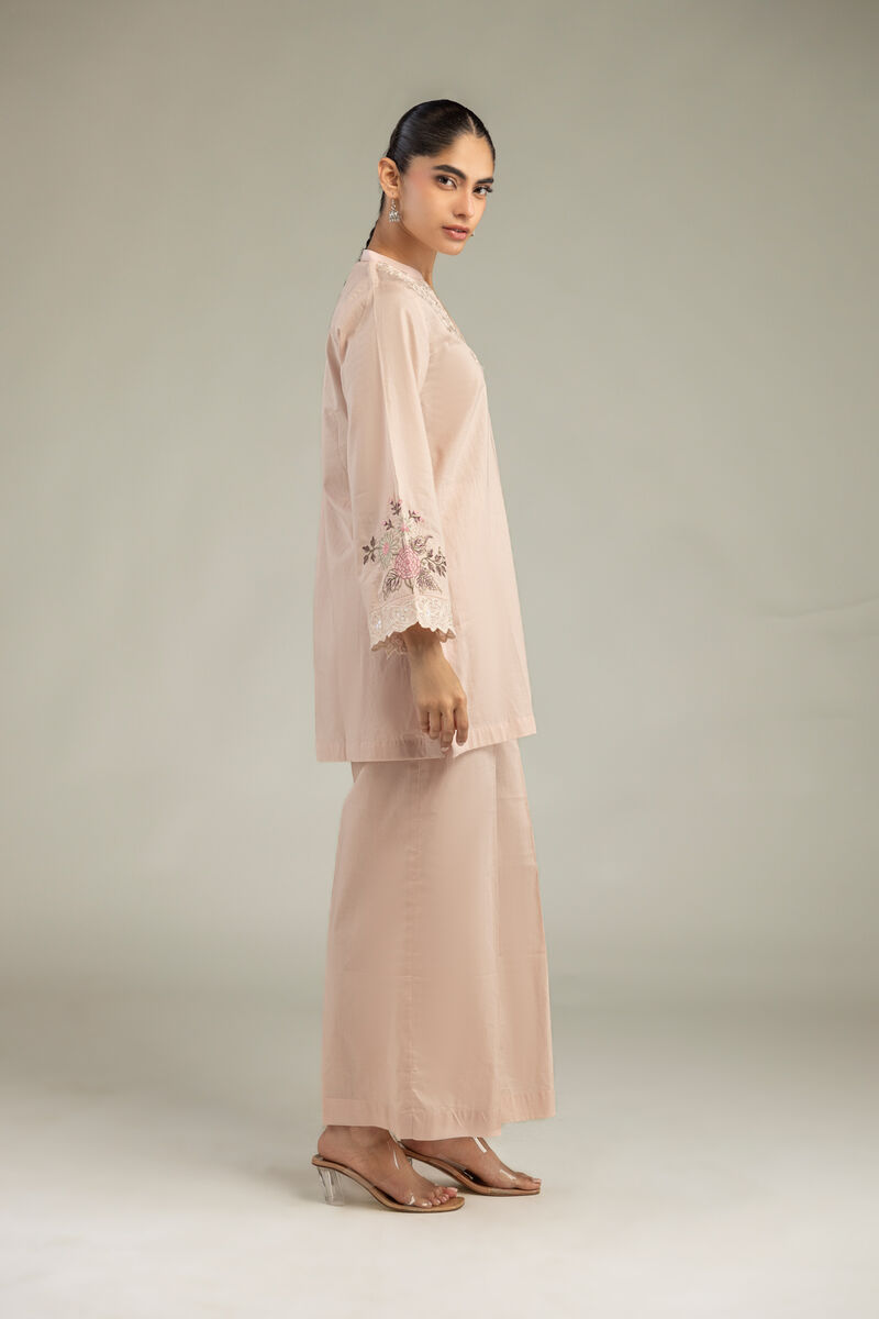https://us.khaadi.com/dw/image/v2/BJTG_PRD/on/demandware.static/-/Sites-khaadi-master-catalog/default/dw2708f09d/images/hi-res/b1-2-26-109-b-d_multi_1.jpg?sw=800&sh=1200