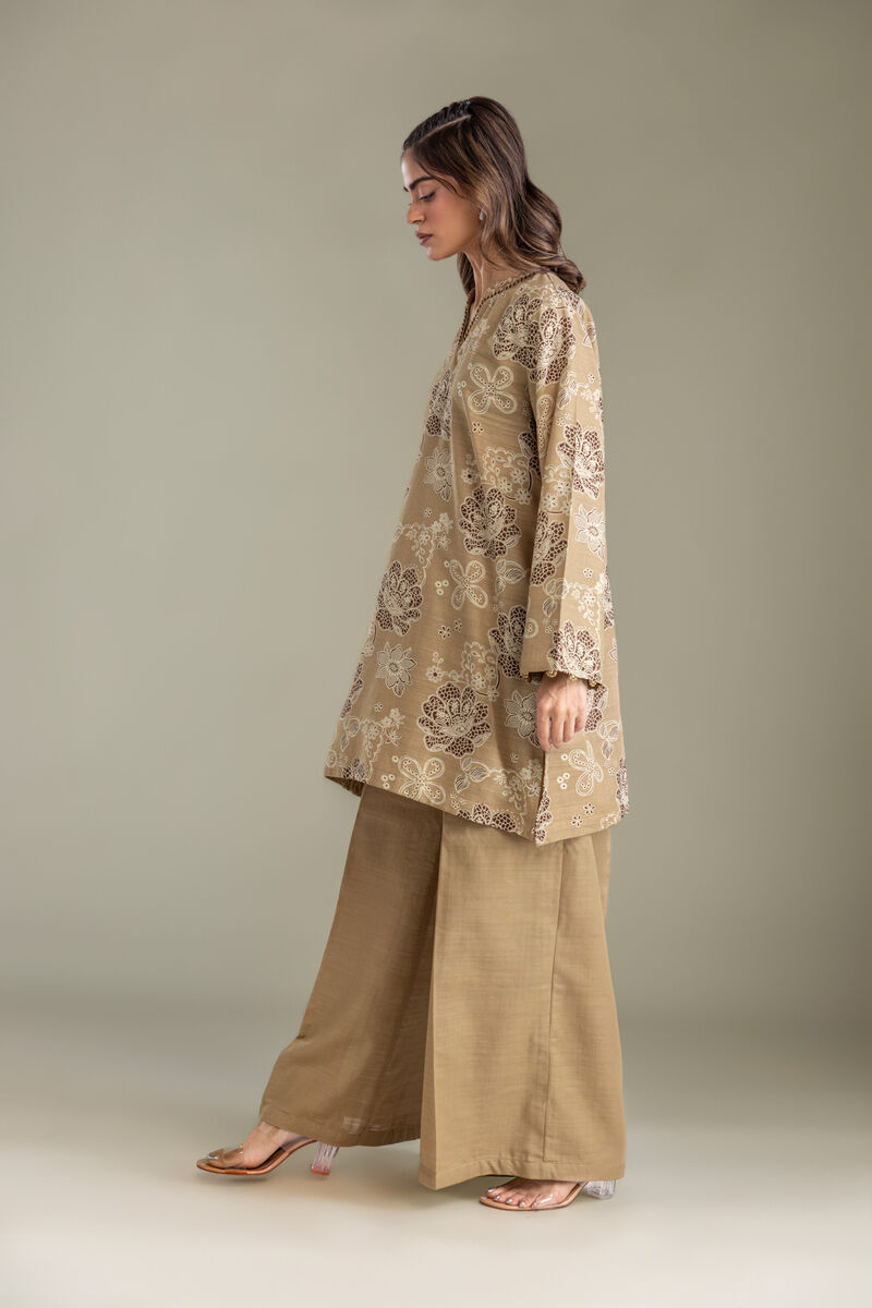https://us.khaadi.com/dw/image/v2/BJTG_PRD/on/demandware.static/-/Sites-khaadi-master-catalog/default/dw2e0994bc/images/hi-res/1-26-418-b-h2_multi_1.jpg?sw=800&sh=1200