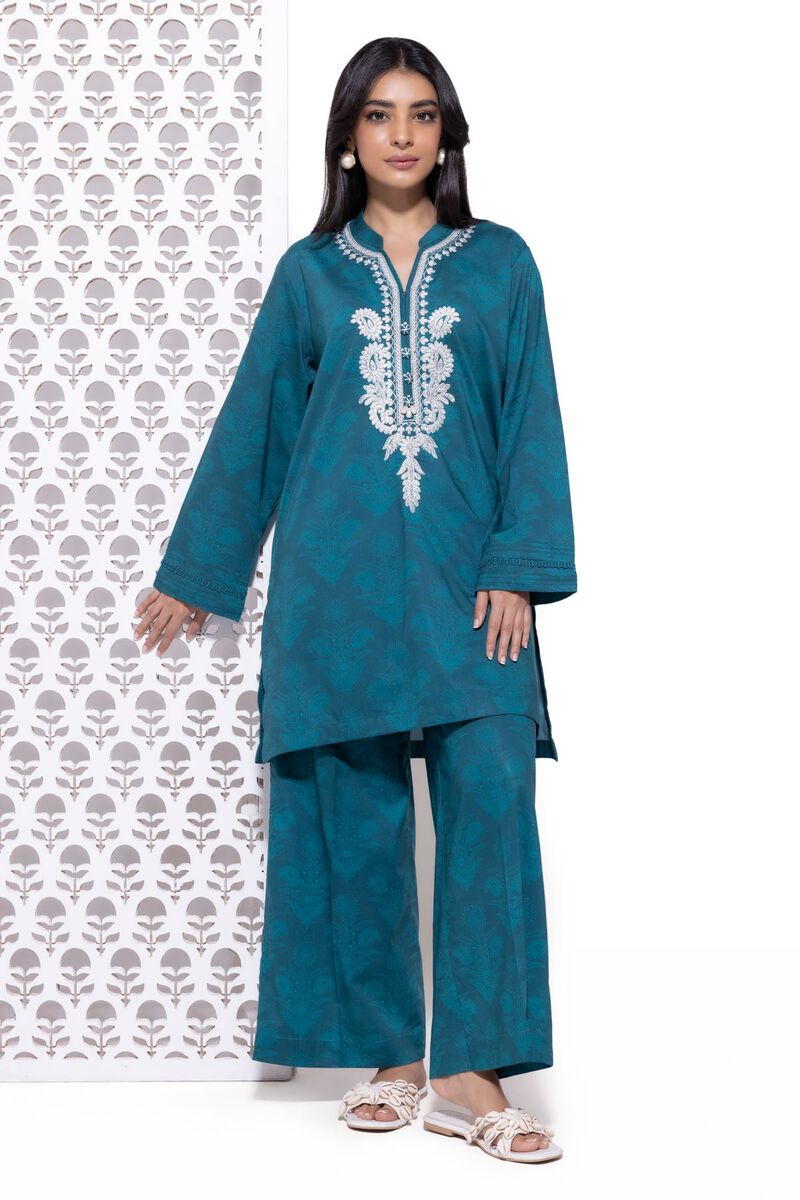 https://us.khaadi.com/dw/image/v2/BJTG_PRD/on/demandware.static/-/Sites-khaadi-master-catalog/default/dw300e1896/images/hi-res/eet24517a_teal_1.jpg?sw=800&sh=1200