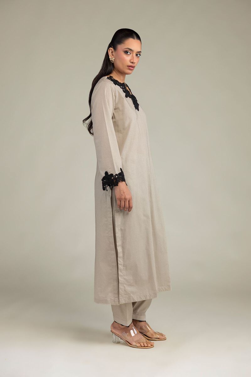 https://us.khaadi.com/dw/image/v2/BJTG_PRD/on/demandware.static/-/Sites-khaadi-master-catalog/default/dw338269bf/images/hi-res/1-26-322-b-d2_multi_1.jpg?sw=800&sh=1200