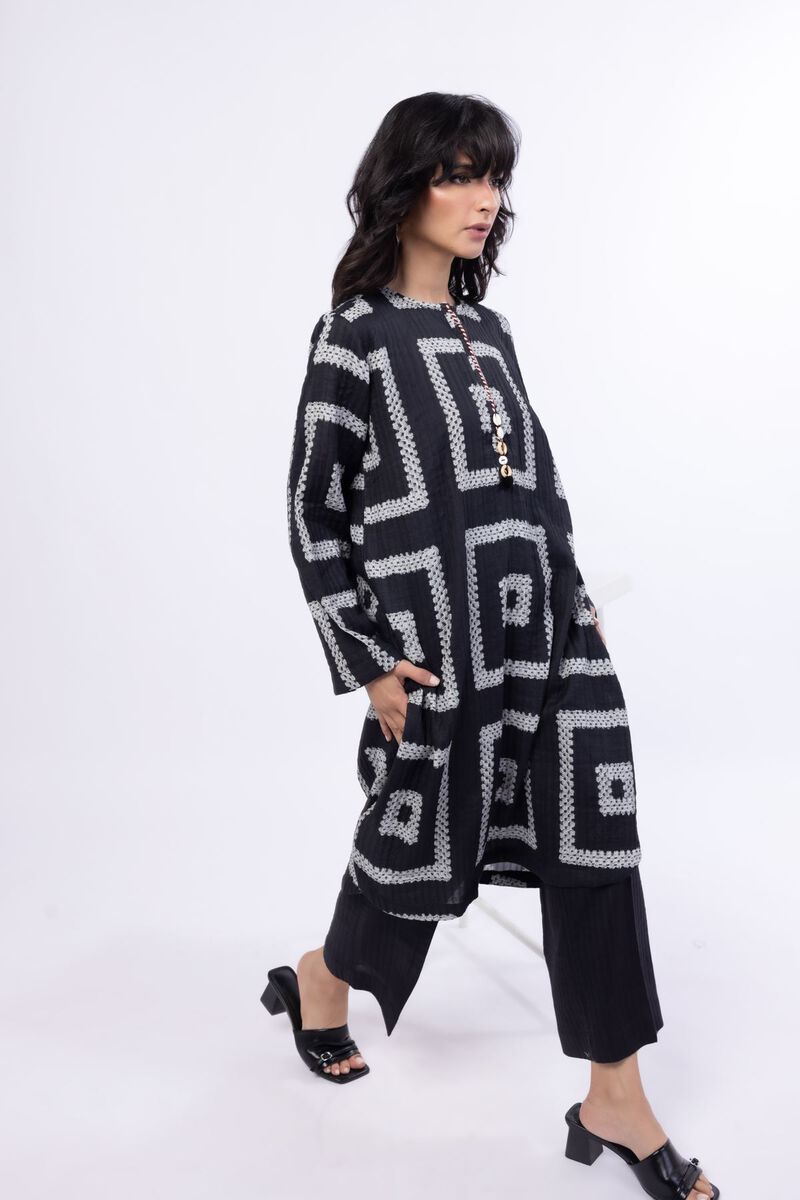 https://us.khaadi.com/dw/image/v2/BJTG_PRD/on/demandware.static/-/Sites-khaadi-master-catalog/default/dw35103460/images/hi-res/25-07-ex34-03ba_multi_1.jpg?sw=800&sh=1200