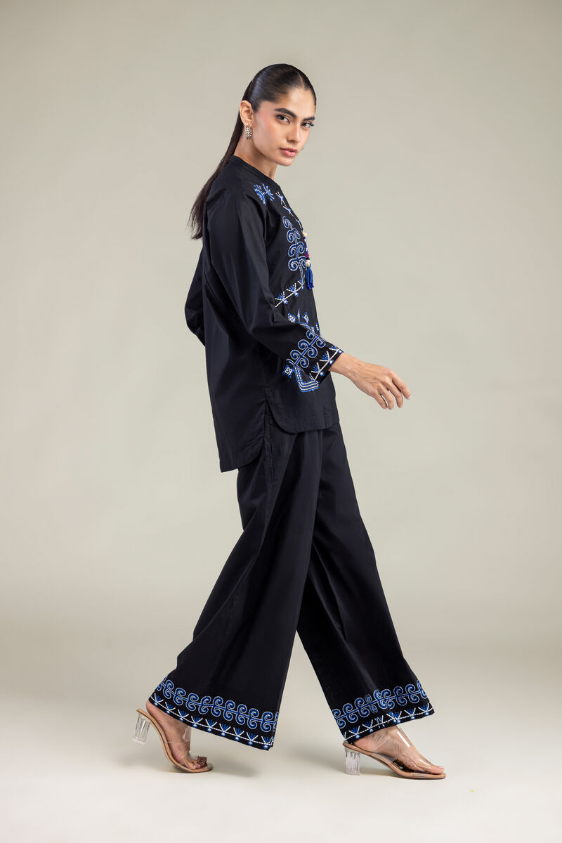 https://us.khaadi.com/dw/image/v2/BJTG_PRD/on/demandware.static/-/Sites-khaadi-master-catalog/default/dw355d619e/images/hi-res/6-26-302-b-g1_multi_1.jpg?sw=800&sh=1200