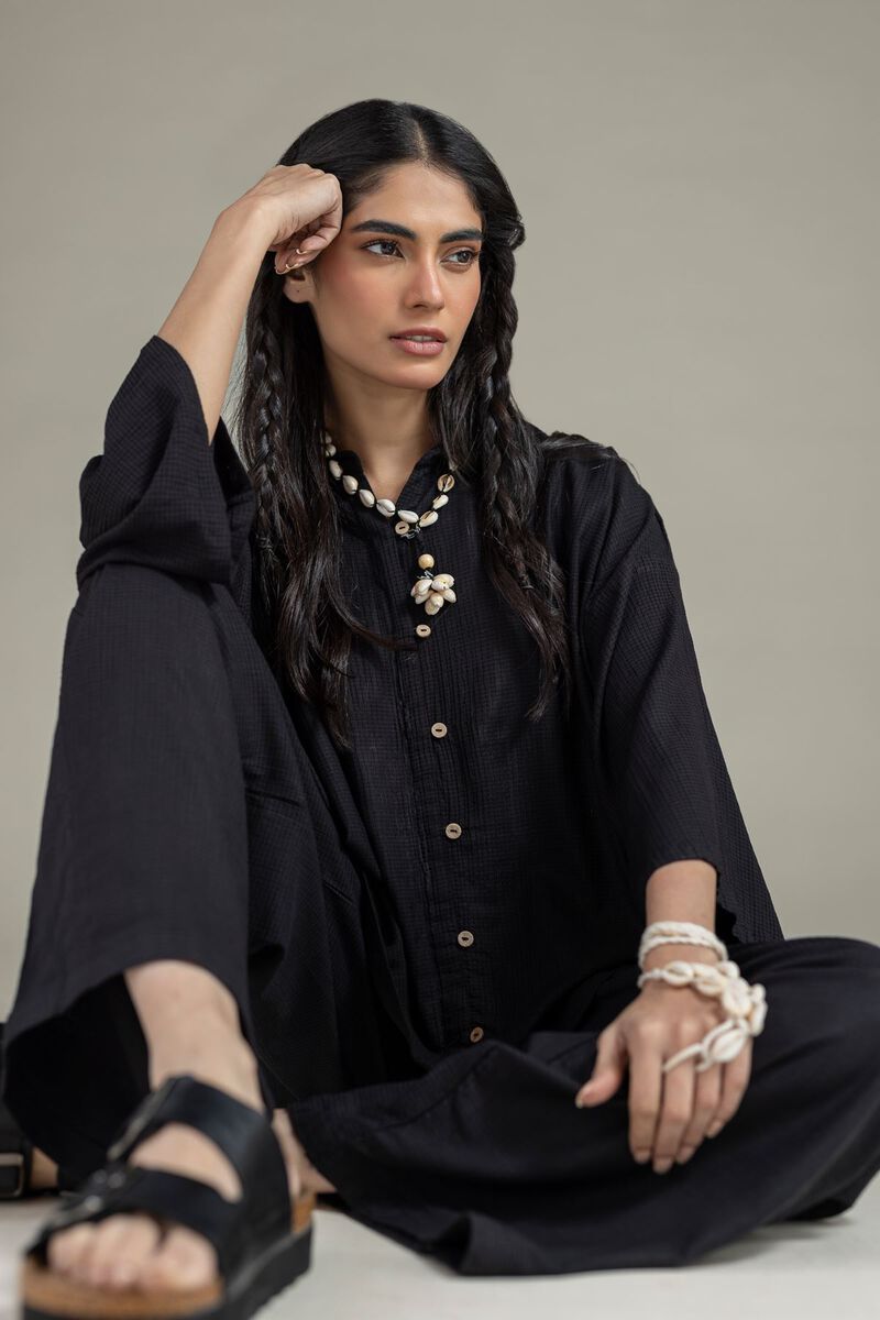 https://us.khaadi.com/dw/image/v2/BJTG_PRD/on/demandware.static/-/Sites-khaadi-master-catalog/default/dw3646941e/images/hi-res/25-07-7w2i-10ta_multi_1.jpg?sw=800&sh=1200