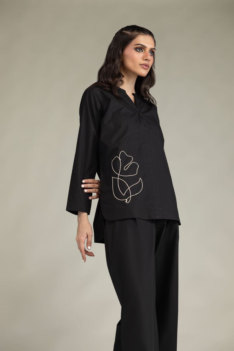 https://us.khaadi.com/dw/image/v2/BJTG_PRD/on/demandware.static/-/Sites-khaadi-master-catalog/default/dw372a2473/images/hi-res/3-26-201-a-d1_multi_1.jpg?sw=800&sh=1200