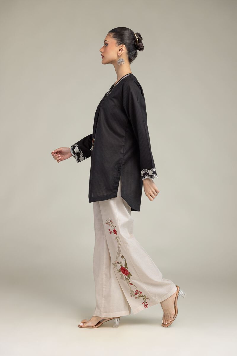 https://us.khaadi.com/dw/image/v2/BJTG_PRD/on/demandware.static/-/Sites-khaadi-master-catalog/default/dw39b2b858/images/hi-res/1-26-225-b-j1_multi_1.jpg?sw=800&sh=1200