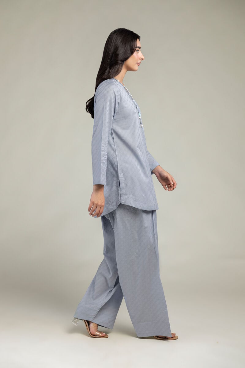 https://us.khaadi.com/dw/image/v2/BJTG_PRD/on/demandware.static/-/Sites-khaadi-master-catalog/default/dw39ca6ceb/images/hi-res/8-26-302-b-a1_multi_1.jpg?sw=800&sh=1200
