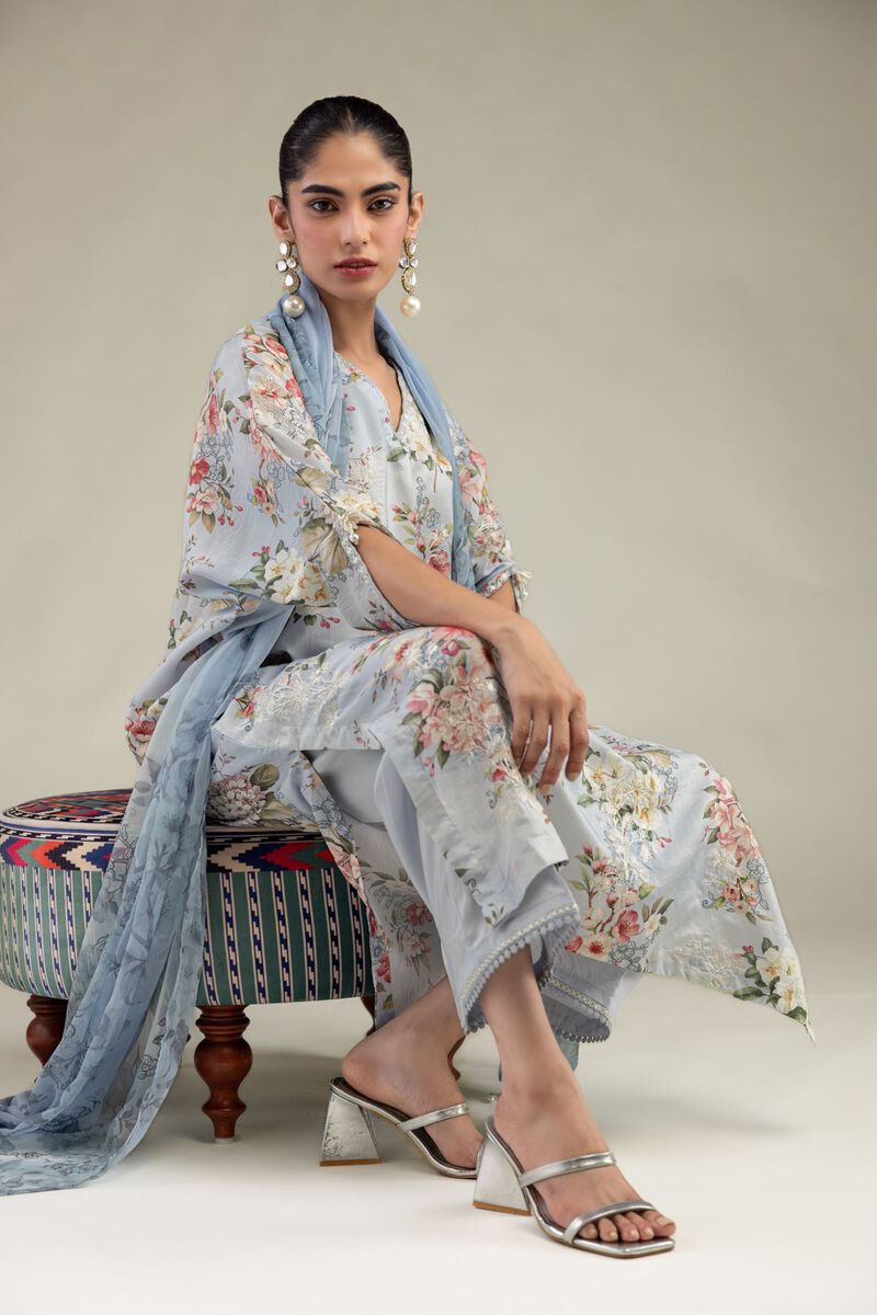https://us.khaadi.com/dw/image/v2/BJTG_PRD/on/demandware.static/-/Sites-khaadi-master-catalog/default/dw3b639df0/images/hi-res/2-26-205-c-e1_multi_1.jpg?sw=800&sh=1200