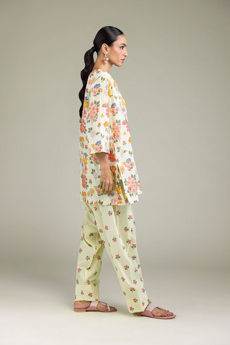 https://us.khaadi.com/dw/image/v2/BJTG_PRD/on/demandware.static/-/Sites-khaadi-master-catalog/default/dw3eaf7115/images/hi-res/1-26-213-b-a1_multi_1.jpg?sw=800&sh=1200
