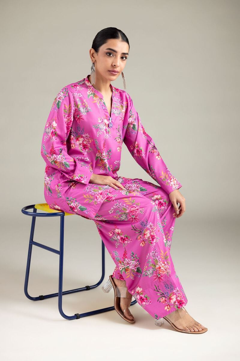https://us.khaadi.com/dw/image/v2/BJTG_PRD/on/demandware.static/-/Sites-khaadi-master-catalog/default/dw408bfb7a/images/hi-res/1-26-105-a-h_multi_1.jpg?sw=800&sh=1200