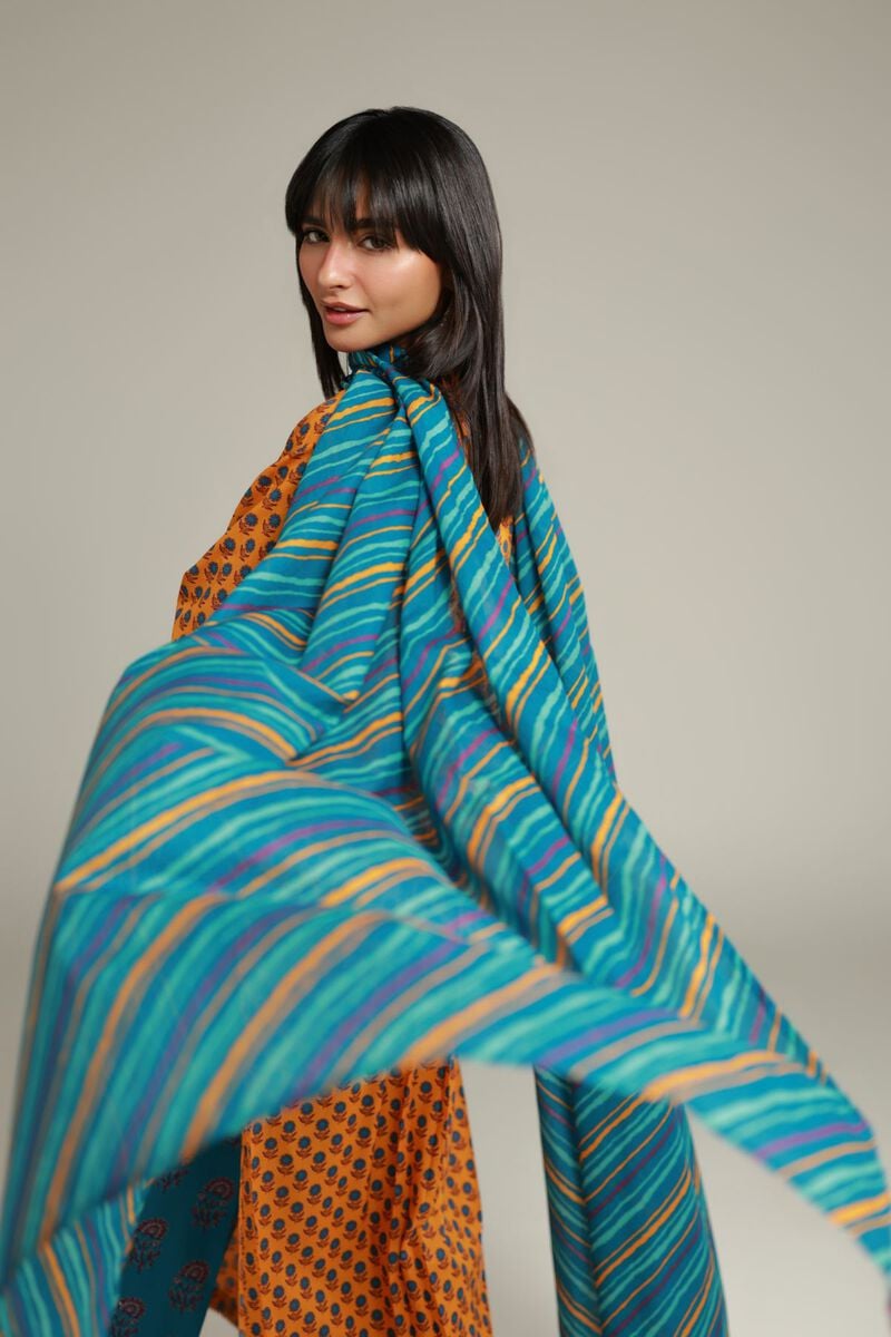 https://us.khaadi.com/dw/image/v2/BJTG_PRD/on/demandware.static/-/Sites-khaadi-master-catalog/default/dw411aa343/images/hi-res/1-26-138-c-c_multi_1.jpg?sw=800&sh=1200