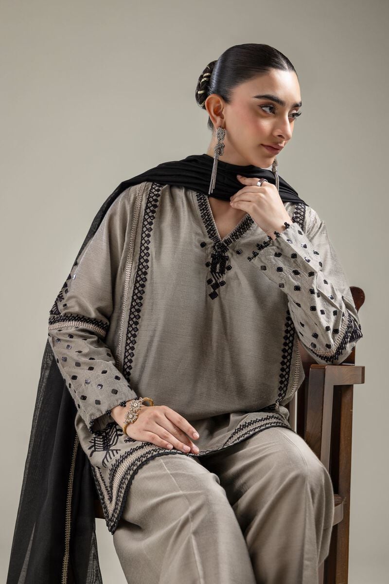 https://us.khaadi.com/dw/image/v2/BJTG_PRD/on/demandware.static/-/Sites-khaadi-master-catalog/default/dw43e4a556/images/hi-res/2-26-107-a-c_multi_1.jpg?sw=800&sh=1200
