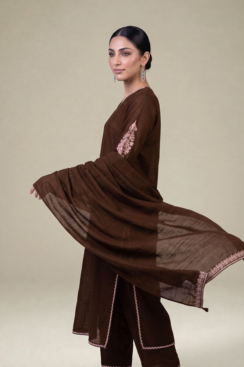 https://us.khaadi.com/dw/image/v2/BJTG_PRD/on/demandware.static/-/Sites-khaadi-master-catalog/default/dw468ce4be/images/hi-res/1-26-457-c-b2_multi_1.jpg?sw=800&sh=1200