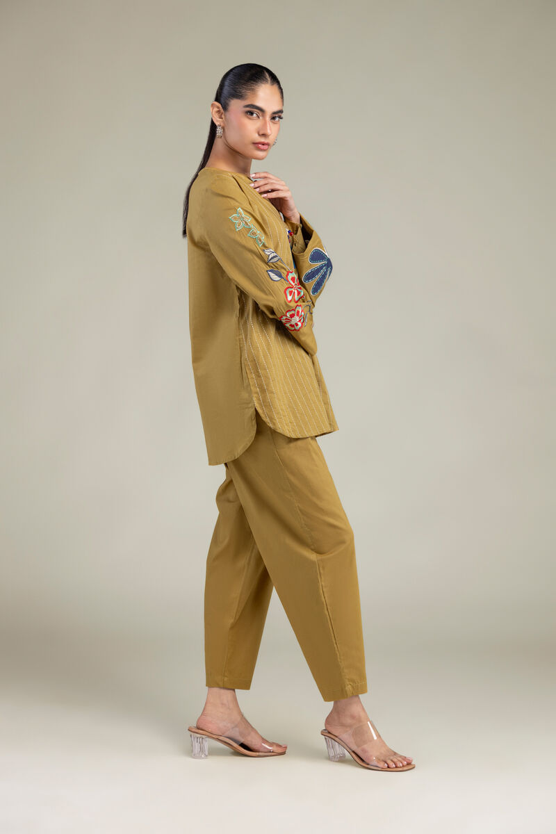 https://us.khaadi.com/dw/image/v2/BJTG_PRD/on/demandware.static/-/Sites-khaadi-master-catalog/default/dw48663a60/images/hi-res/6-26-302-b-j2_multi_1.jpg?sw=800&sh=1200