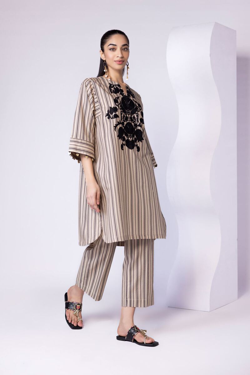 https://us.khaadi.com/dw/image/v2/BJTG_PRD/on/demandware.static/-/Sites-khaadi-master-catalog/default/dw4877a4a1/images/hi-res/25-01e15-08ba_multi_1.jpg?sw=800&sh=1200