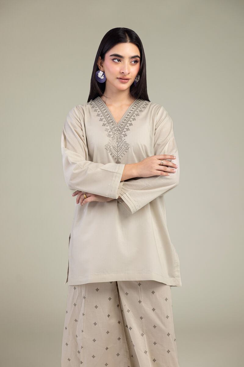 https://us.khaadi.com/dw/image/v2/BJTG_PRD/on/demandware.static/-/Sites-khaadi-master-catalog/default/dw4a596158/images/hi-res/1-26-317b-a-j1_multi_1.jpg?sw=800&sh=1200