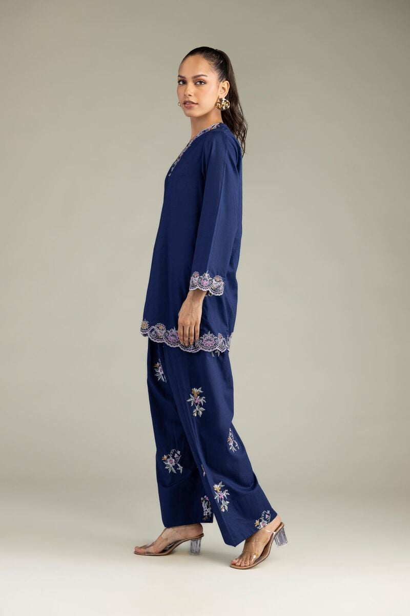https://us.khaadi.com/dw/image/v2/BJTG_PRD/on/demandware.static/-/Sites-khaadi-master-catalog/default/dw4b10e62b/images/hi-res/1-26-328-b-a1_multi_1.jpg?sw=800&sh=1200