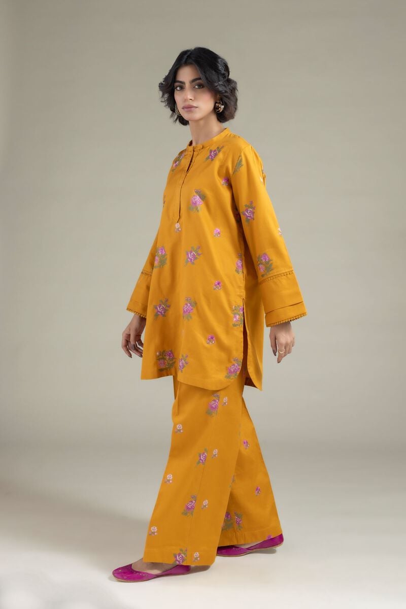 https://us.khaadi.com/dw/image/v2/BJTG_PRD/on/demandware.static/-/Sites-khaadi-master-catalog/default/dw4b3b8bce/images/hi-res/25-10-12e5-11bb_multi_1.jpg?sw=800&sh=1200