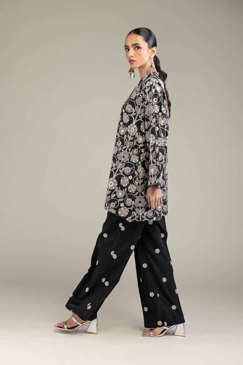 https://us.khaadi.com/dw/image/v2/BJTG_PRD/on/demandware.static/-/Sites-khaadi-master-catalog/default/dw4b53b542/images/hi-res/1-26-210-b-g1_multi_1.jpg?sw=800&sh=1200