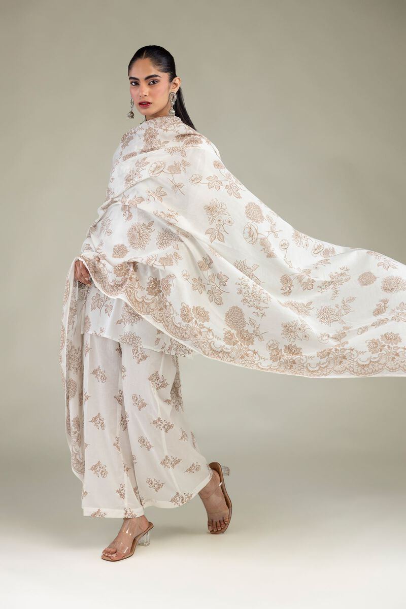 https://us.khaadi.com/dw/image/v2/BJTG_PRD/on/demandware.static/-/Sites-khaadi-master-catalog/default/dw4ba9d0c0/images/hi-res/1-26-224-c-e2_multi_1.jpg?sw=800&sh=1200