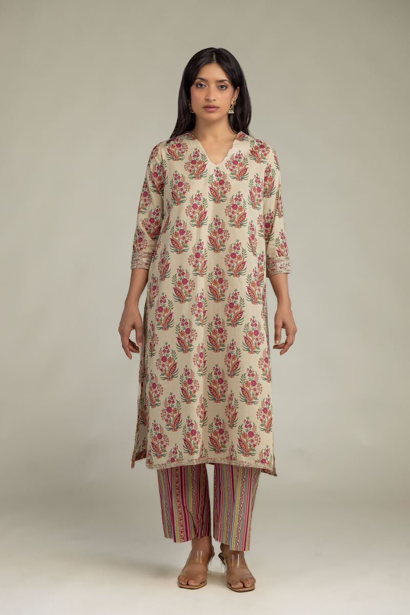 https://us.khaadi.com/dw/image/v2/BJTG_PRD/on/demandware.static/-/Sites-khaadi-master-catalog/default/dw4de46c52/images/hi-res/1-26-319-b-d1_multi_1.jpg?sw=800&sh=1200
