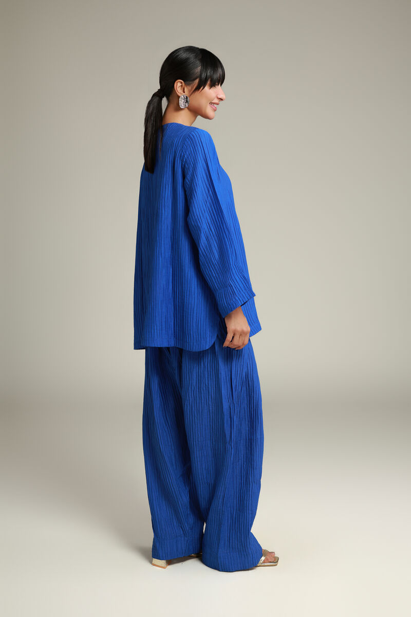 https://us.khaadi.com/dw/image/v2/BJTG_PRD/on/demandware.static/-/Sites-khaadi-master-catalog/default/dw4e382ffe/images/hi-res/8-26-205-b-c1_multi_1.jpg?sw=800&sh=1200