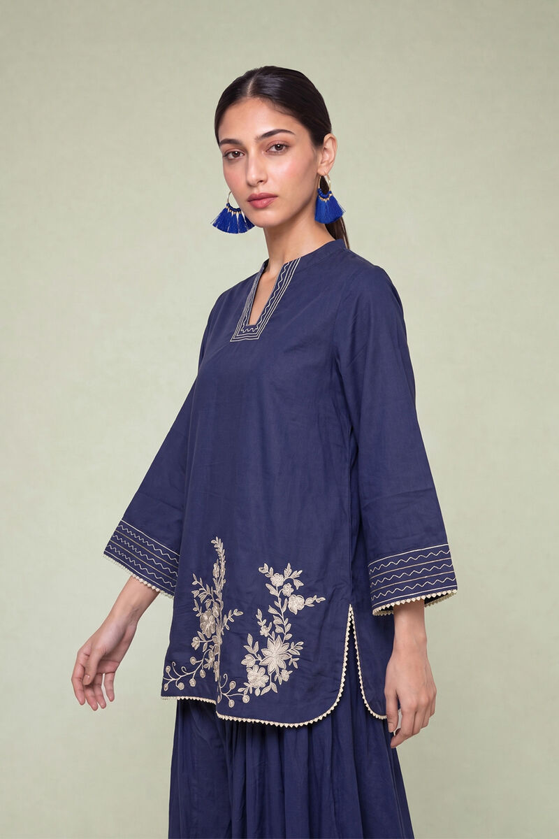 https://us.khaadi.com/dw/image/v2/BJTG_PRD/on/demandware.static/-/Sites-khaadi-master-catalog/default/dw4f0967fa/images/hi-res/1-26-324-a-d1_multi_1.jpg?sw=800&sh=1200